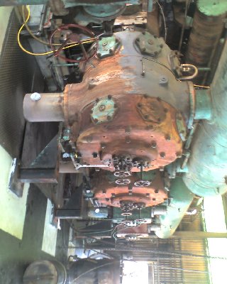4 pumps on one side (picture is sideways) theres 4 on the other side too