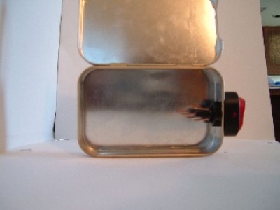 A picture of whole can and switch.