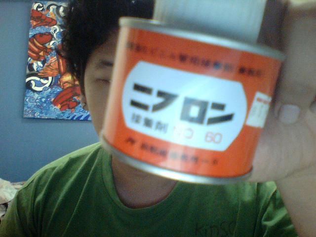heres the pvc glue im using .. i cant read japanese so i dont know wat to call it<br />:/