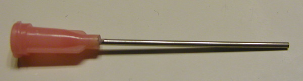 Close up of the needles used. They are blunt and large size for refilling inkjet cartridges.