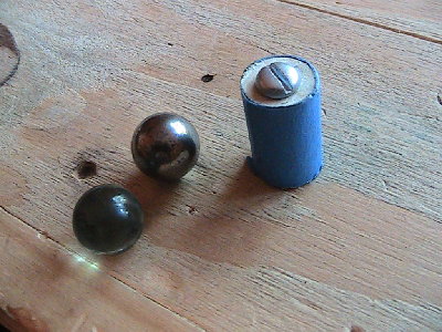 IMG_0409.JPG (305.75 KiB) Viewed 4562 times marbles steel balls or dowels wrapped in masking tape with a screw on front?
