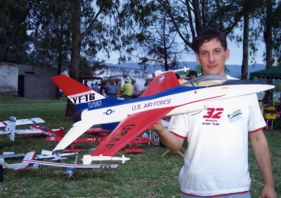 Gustavo y F-16.jpg