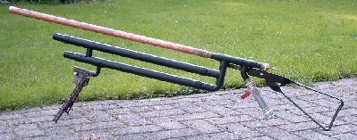 The gun with the &amp;quot;shot gun &amp;quot; barrel, shoots big marbles of 25 mm.